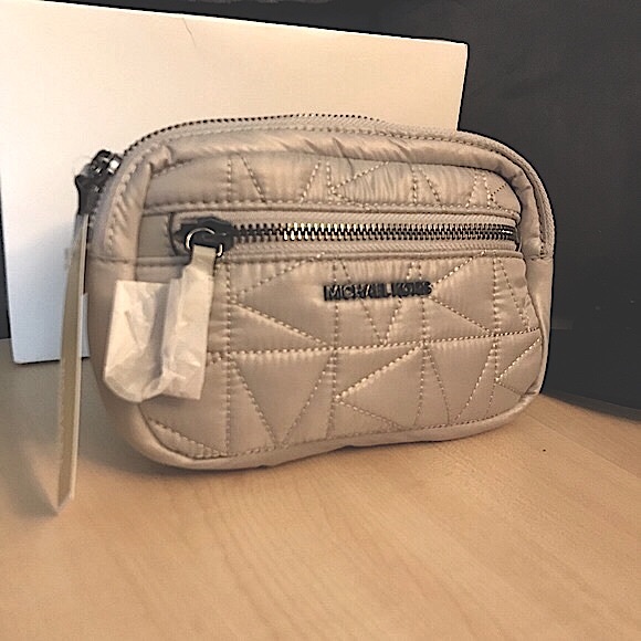Vegan MICHAEL KORS Belt Bag quilted lightweight grey & silver NWT + Original box - Picture 5 of 13